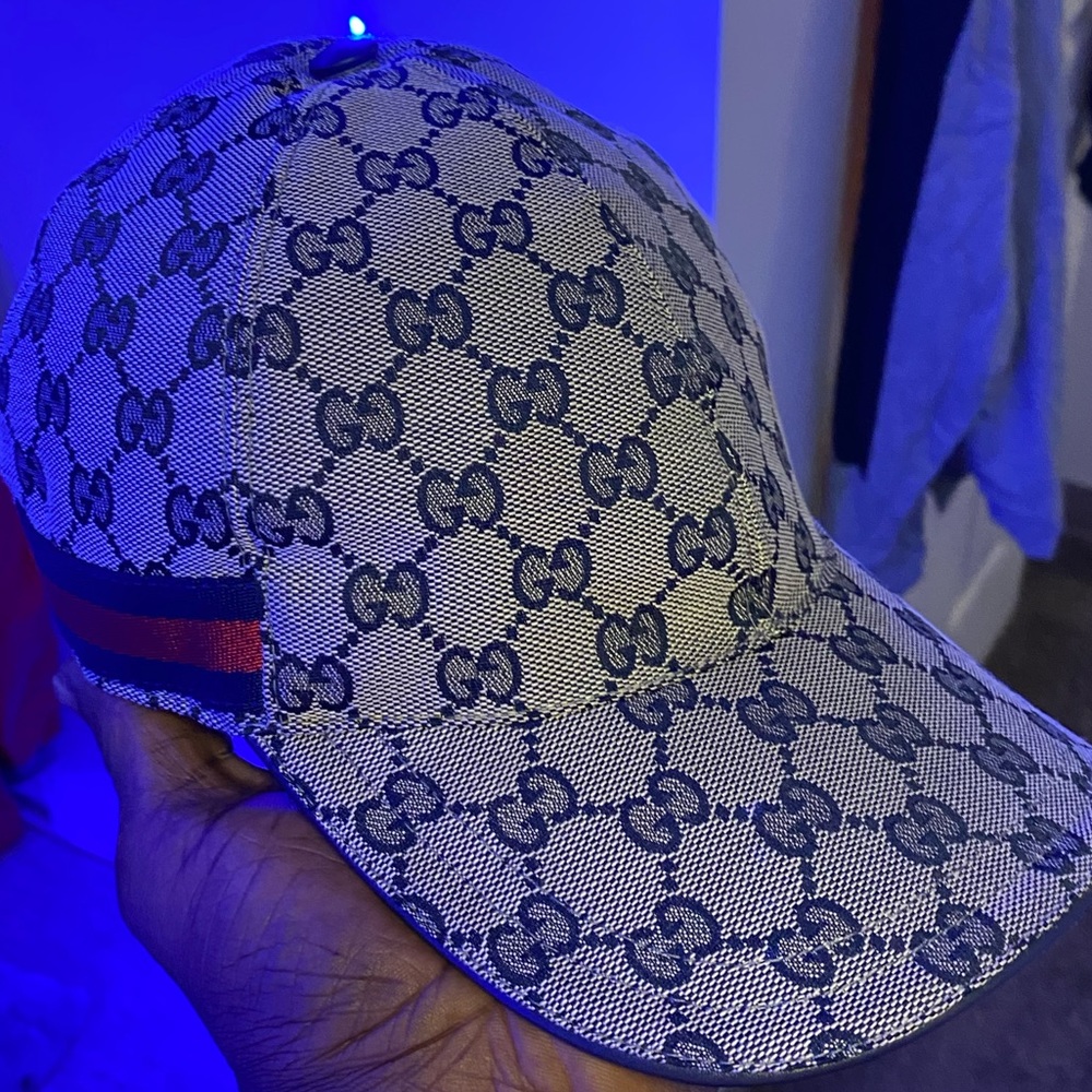 Large brand new GUCCI HAT 🧢!